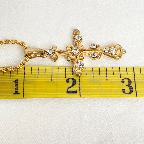 Claires Orante Clear Rhinestones Cross Pendant Chain Necklace Thin Spiral Links - Picture 11 of 12